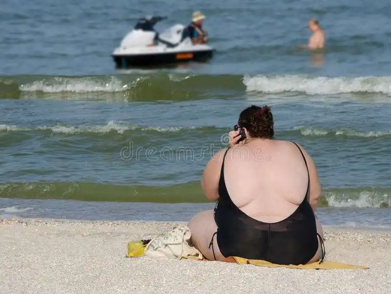 cicciona in spiaggia 1