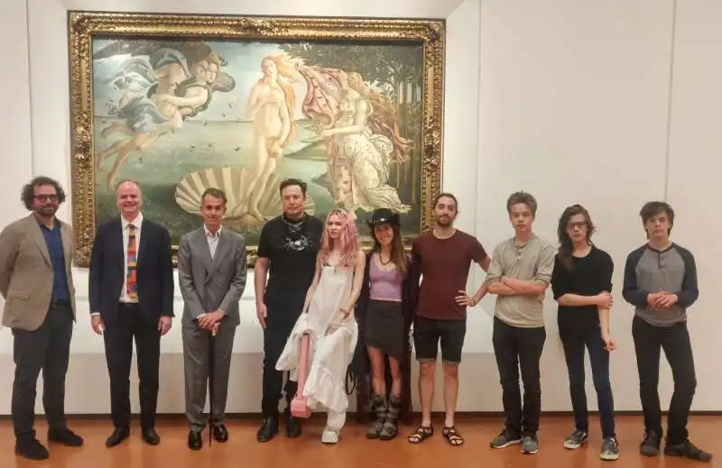 ELON MUSK E GRIMES AGLI UFFIZI