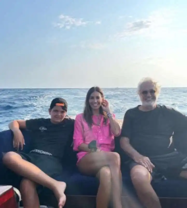 flavio briatore ed elisabetta gregoraci in vacanza con il figlio