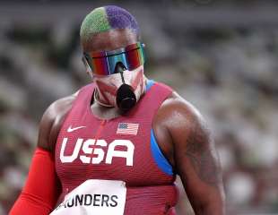 il look sobrio di Raven Saunders alle olimpiadi