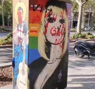 il murales di raffaella carra' a barcellona imbrattato con frasi omofobe 5