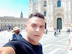 IL SELFIE DI MASOUD EGIZIANO ACCUSATO DI STUPRO