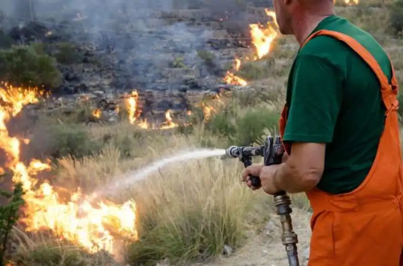 incendi in provincia di ragus 1