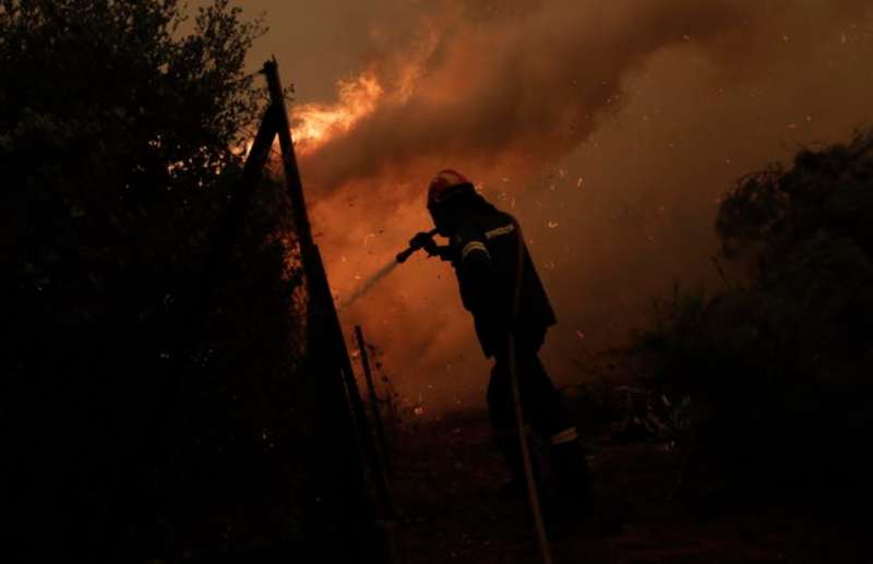 incendi sull' isola di evia in grecia 14