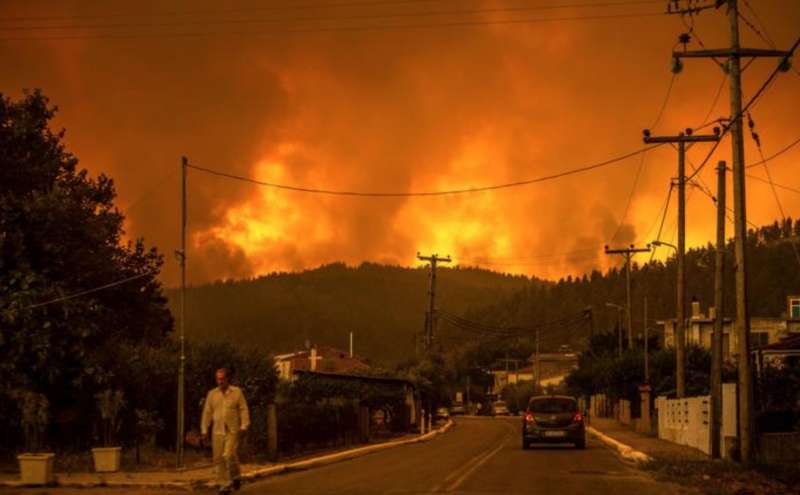 incendi sull' isola di evia in grecia 8