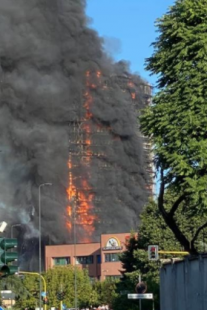 incendio palazzo milano