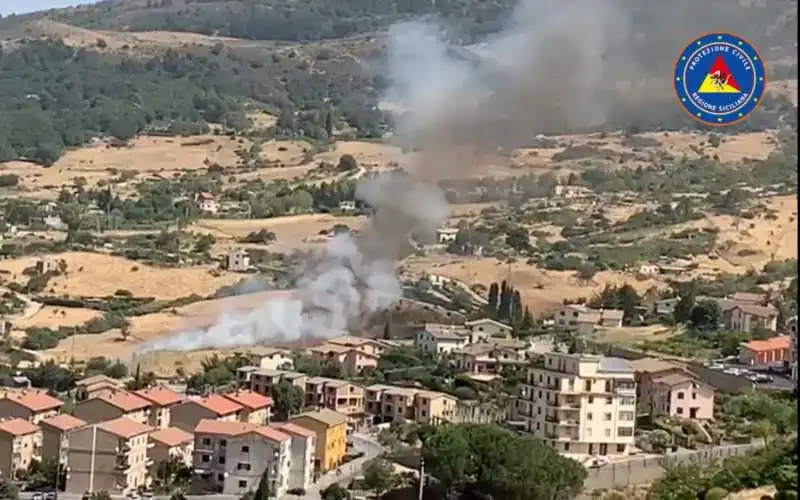 incendio petralia soprana in sicilia  1 copia