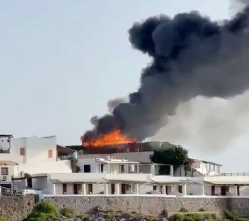 incendio raya panarea 1