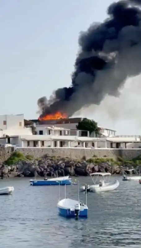 incendio raya panarea 3