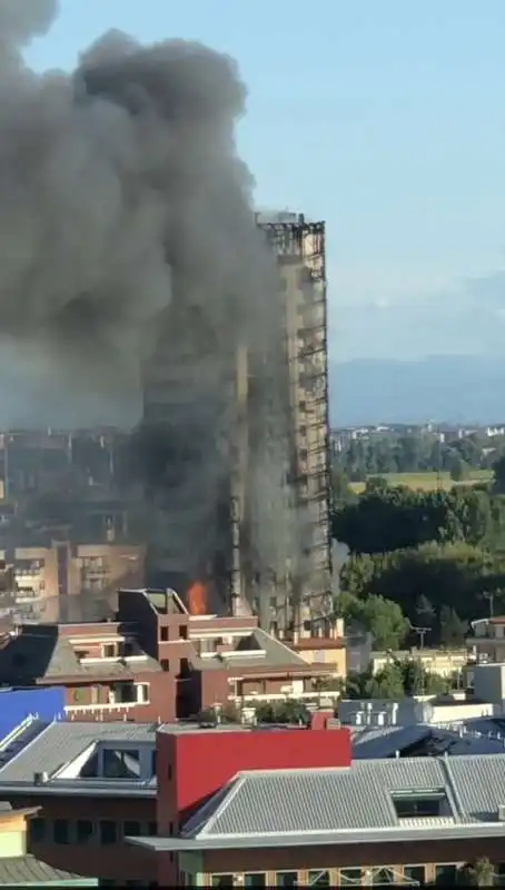 incendio torre del moro milano   18