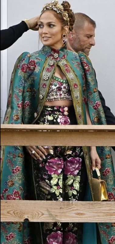 jennifer lopez alla sfilata di dolce e gabbana a venezia 12