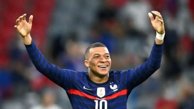 kylian mbappe 8