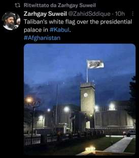 la foto fake della bandiera talebana al palazzo presidenziale di kabul