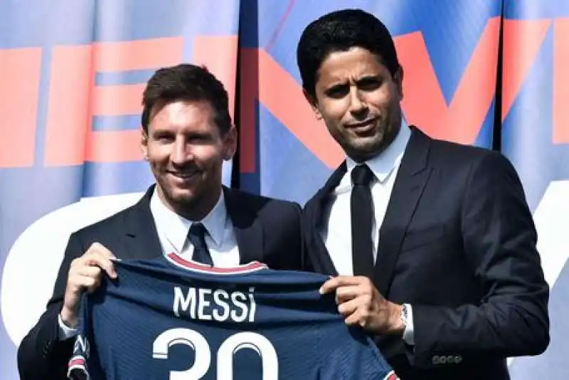 la presentazione di leo messi a parigi 12