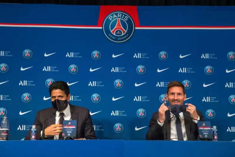 la presentazione di leo messi a parigi 13