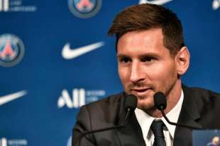 la presentazione di leo messi a parigi 3