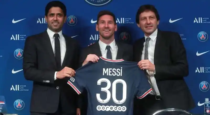 la presentazione di leo messi a parigi 6