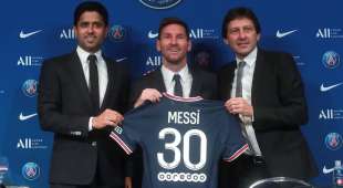 la presentazione di leo messi a parigi 6