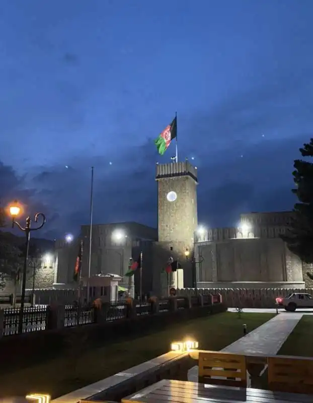 la vera immagine del palazzo presidenziale di kabul 