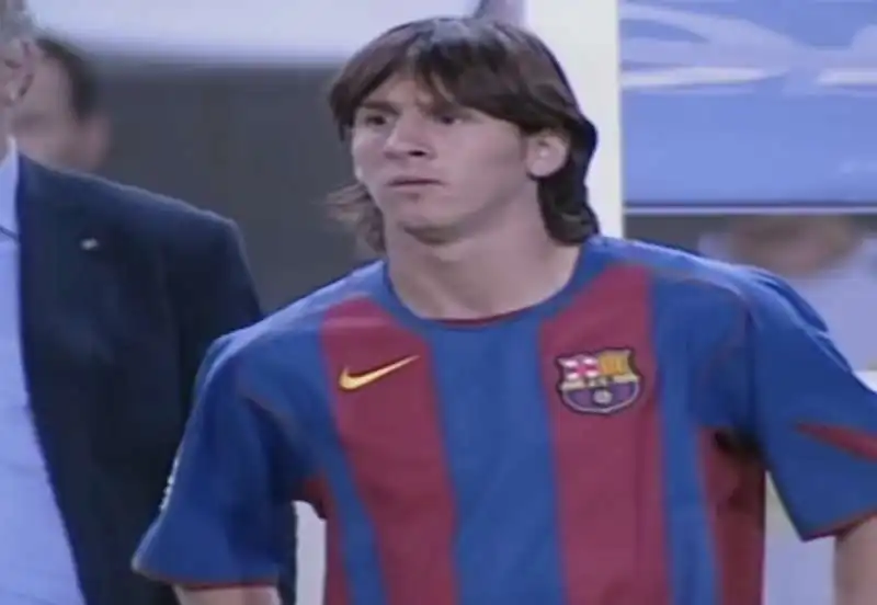 leo messi debutta con il barcellona 2004