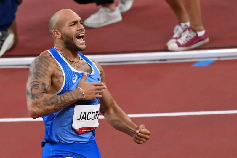 marcell jacobs  vince i 100m a tokyo2020 3