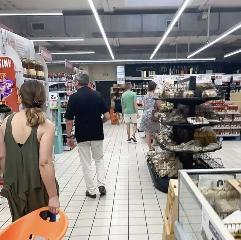 mario draghi al supermercato di citta della pieve 2