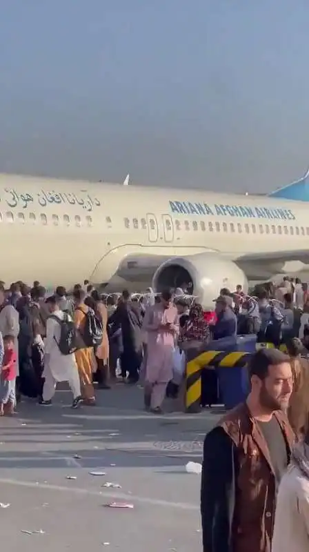 morti all'aeroporto di kabul 10