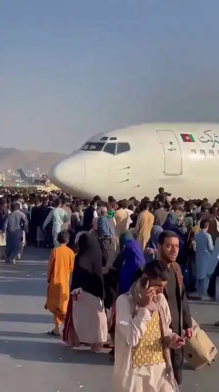 morti all'aeroporto di kabul 9