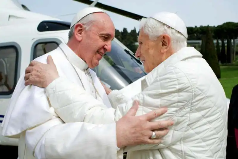 papa francesco e benedetto 2