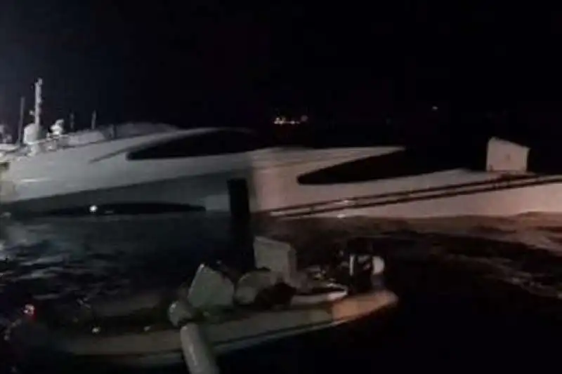 ponza   yacht affonda dopo scontro con motocisterna 6