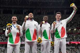 premiazione staffetta 4x100 5