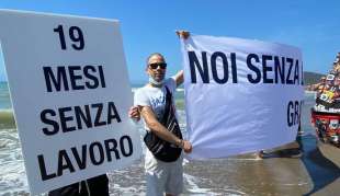 protesta gestori locali a castiglione della pescaia 1