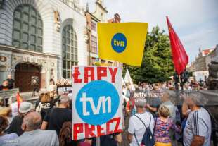 proteste contro la legge bavaglio in polonia 1