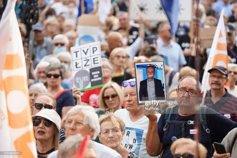 proteste contro la legge bavaglio in polonia 