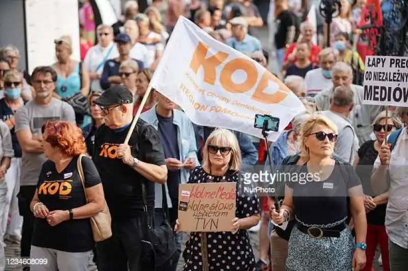 proteste contro la legge bavaglio in polonia 4