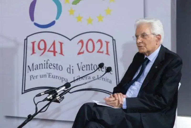 SERGIO MATTARELLA A VENTOTENE 