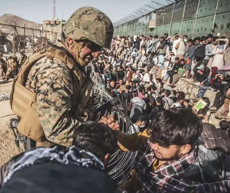 soldati americani   aeroporto di kabul 