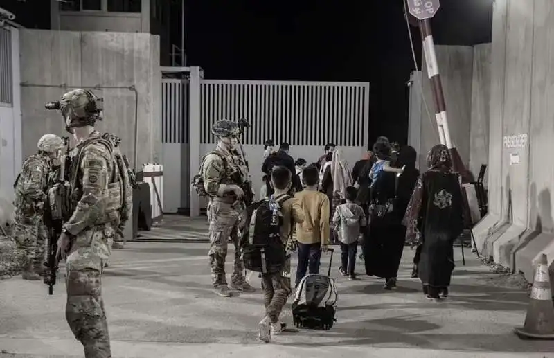 soldati americani aeroporto kabul 