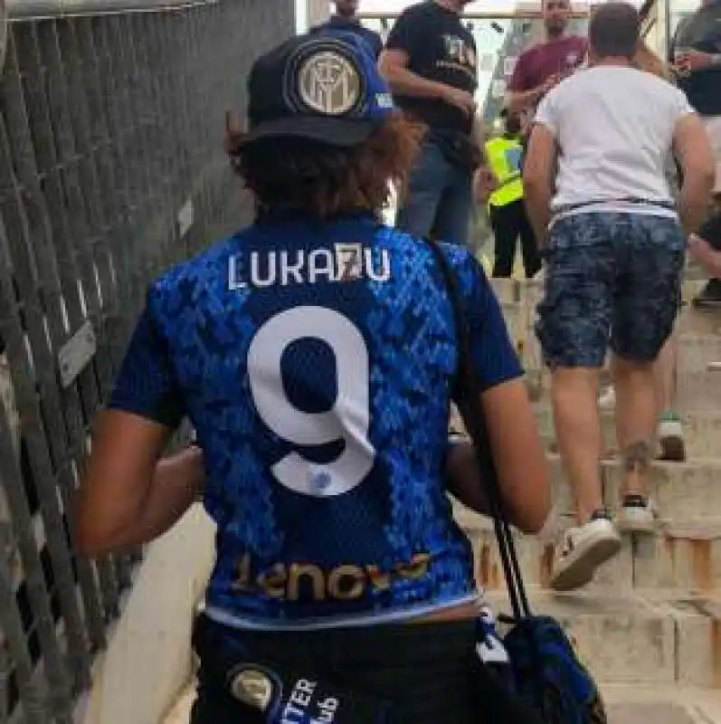 tifosi inter maglia lukaku lukazzu