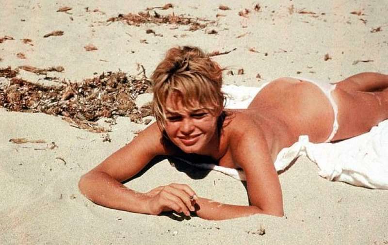 Topless 2 Brigitte Bardot