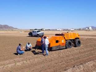 Un robot diserbante della Farmwise 3