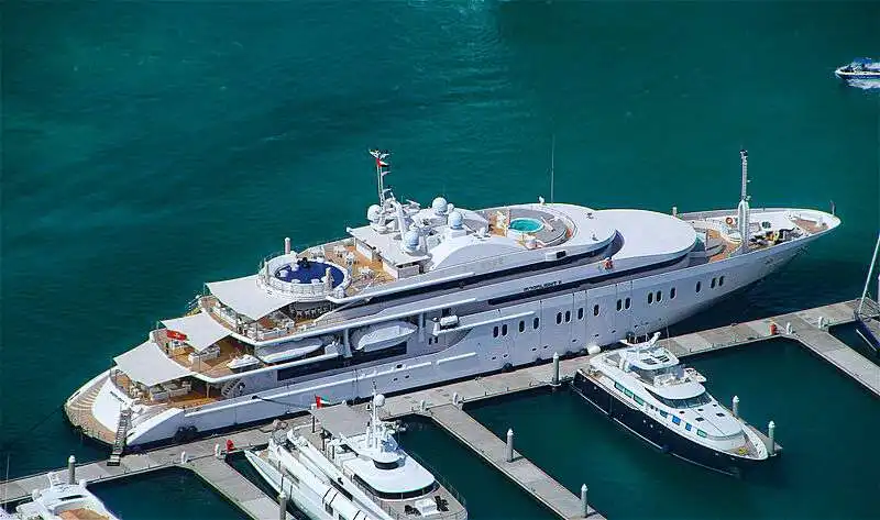 yacht notorious 5