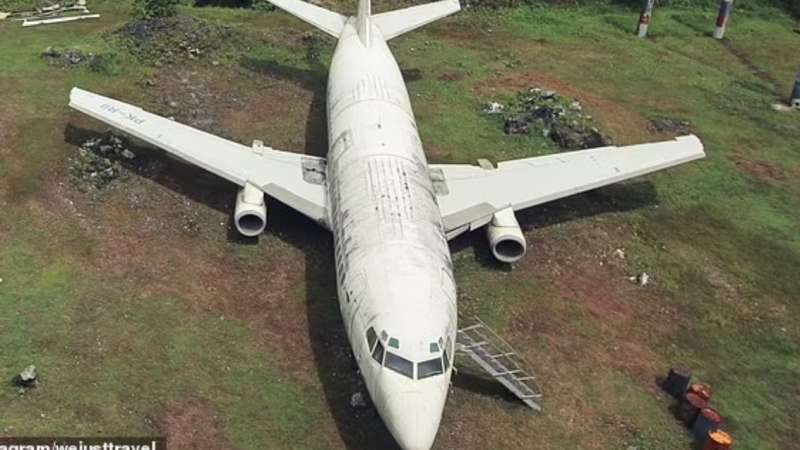 aereo in un campo di bali 2