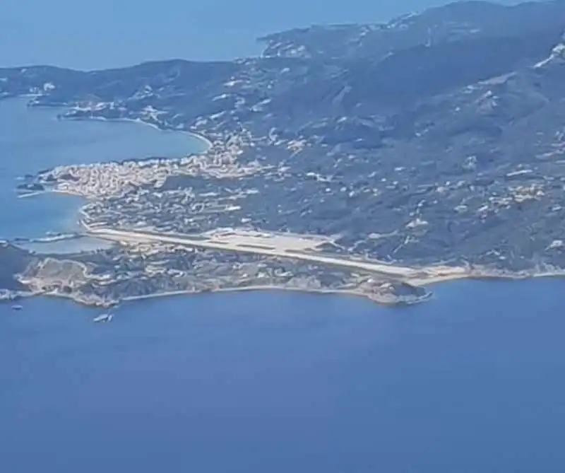 AEROPORTO DI SKIATHOS 