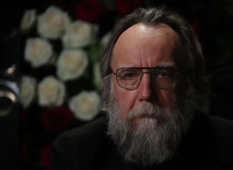 aleksandr dugin al funerale della figlia darya dugina 