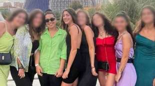 Ambra Morelli e il gruppo di amiche a valencia