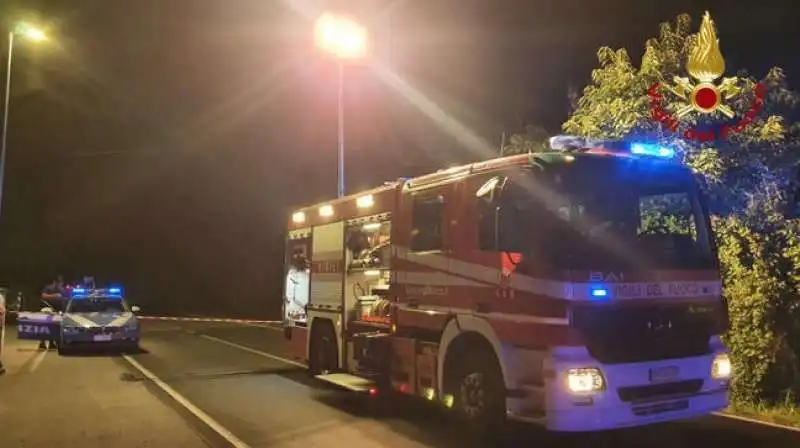 auto sbanda e finisce contro un albero a godega santurbano (treviso)   1