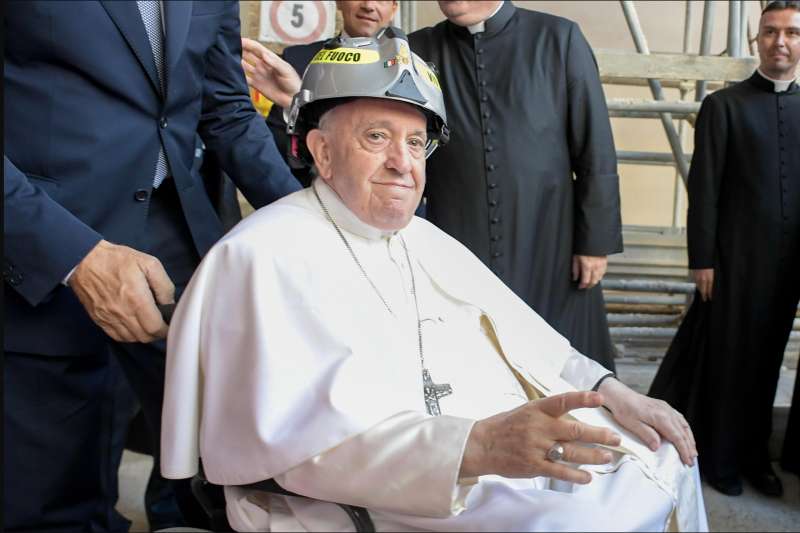 BERGOGLIO A L'AQUILA