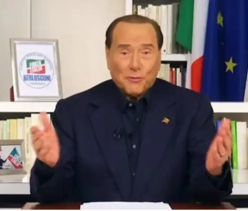 berlusconi messaggio 2022