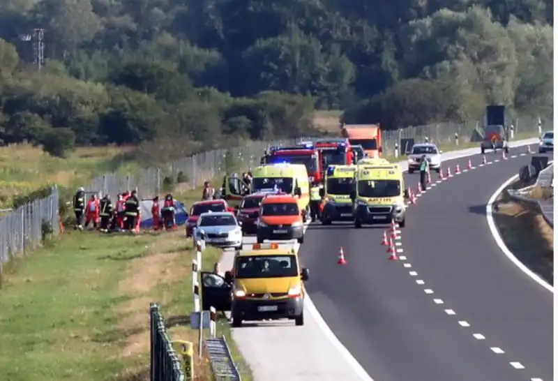 Bus diretto a Medjugorje esce di strada